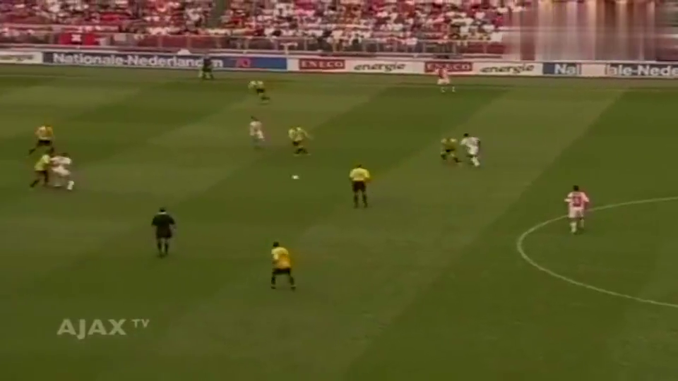  AC米兰进攻多点开花，全面压制对手防线