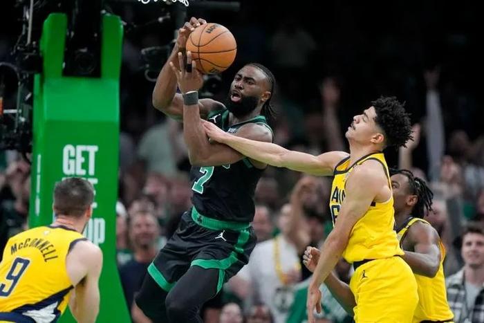  杰伦布朗末节独得十二分，凯尔特人逆转老鹰守前三