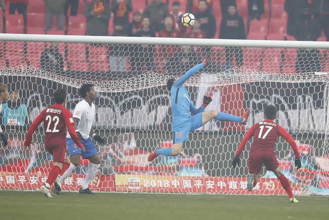  亚眠门将神勇扑救连连，法甲守护神铸就钢铁长城