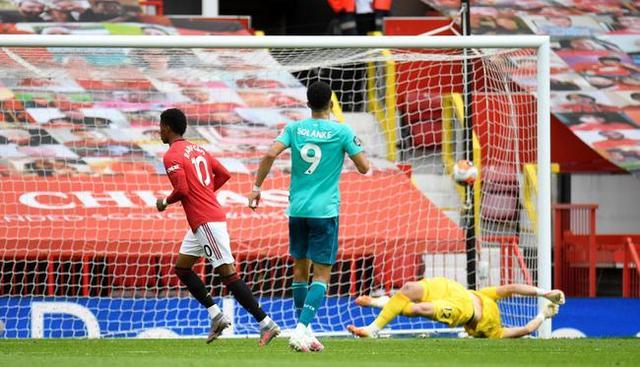  伯恩茅斯主场逆袭击败曼联制造冷门